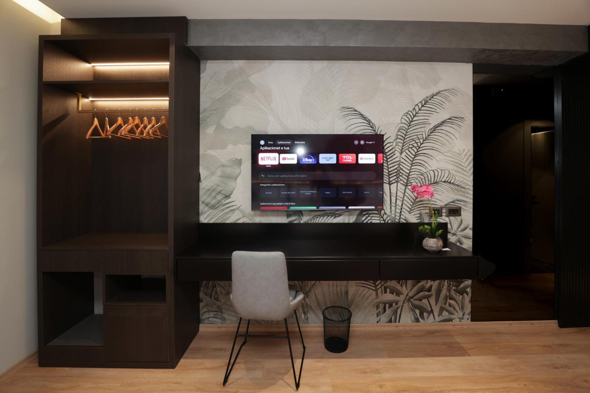 Gremmy Boutique Hotel Tirana Esterno foto