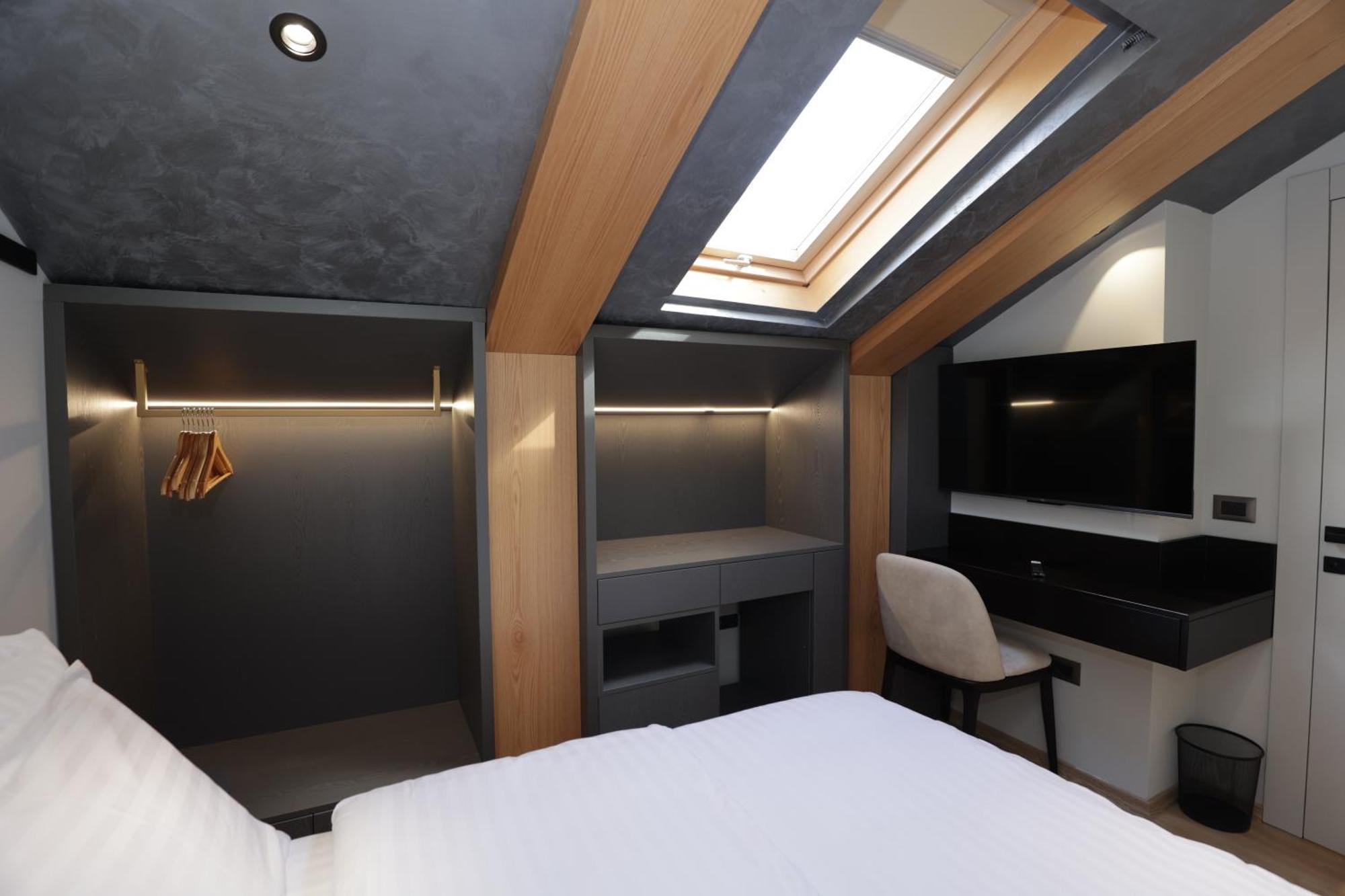 Gremmy Boutique Hotel Tirana Esterno foto
