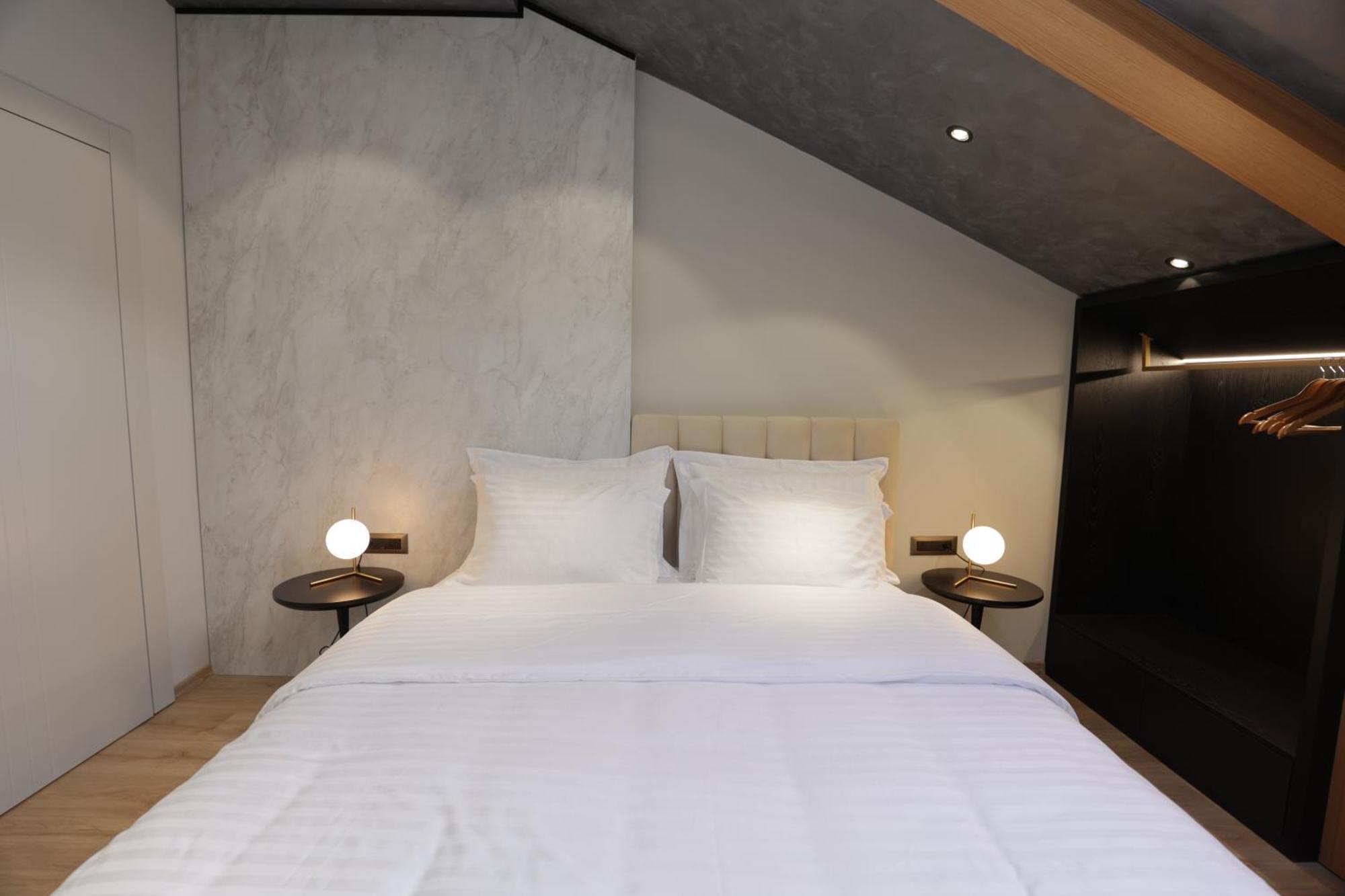 Gremmy Boutique Hotel Tirana Esterno foto